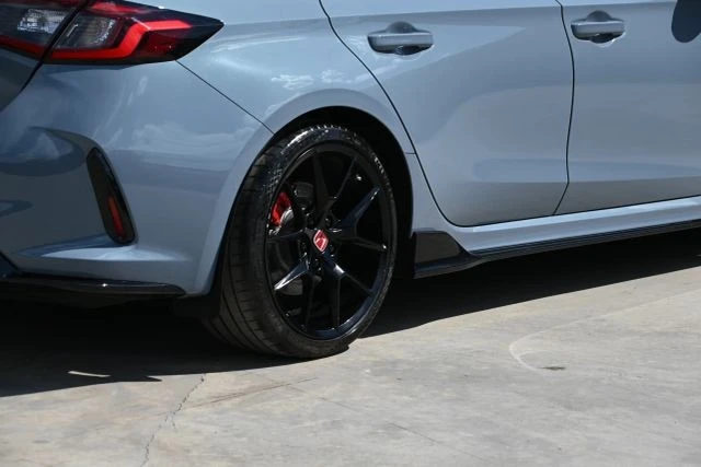 2025 Honda Civic 11th Gen - Image 11 of 21