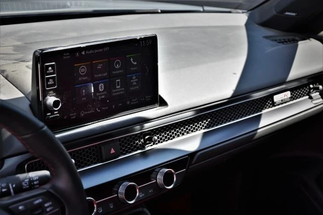2025 Honda Civic 11th Gen - Image 15 of 21