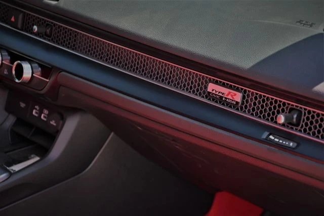 2025 Honda Civic 11th Gen - Image 18 of 21