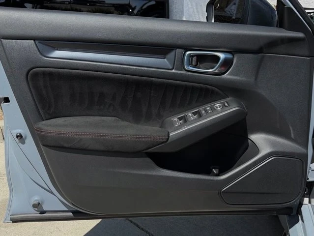 2025 Honda Civic 11th Gen - Image 16 of 31