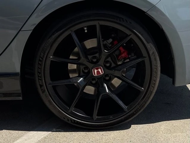 2025 Honda Civic 11th Gen - Image 12 of 31