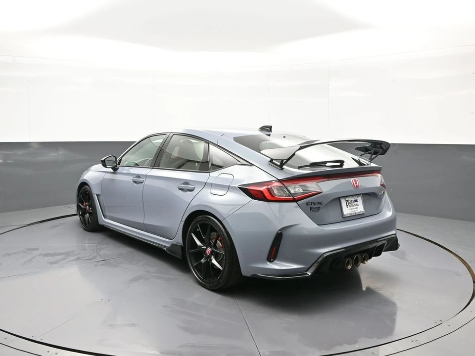 2025 Honda Civic 11th Gen - Image 8 of 31