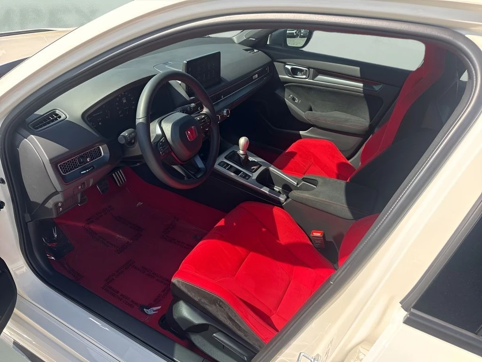 2025 Honda Civic 11th Gen - Image 9 of 31