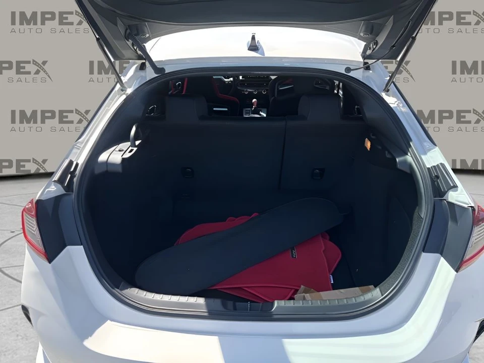 2025 Honda Civic 11th Gen - Image 26 of 31