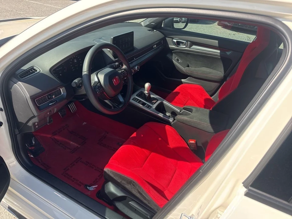 2025 Honda Civic 11th Gen - Image 9 of 21