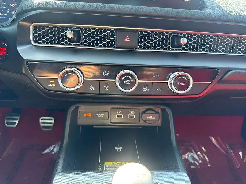 2025 Honda Civic 11th Gen - Image 19 of 31