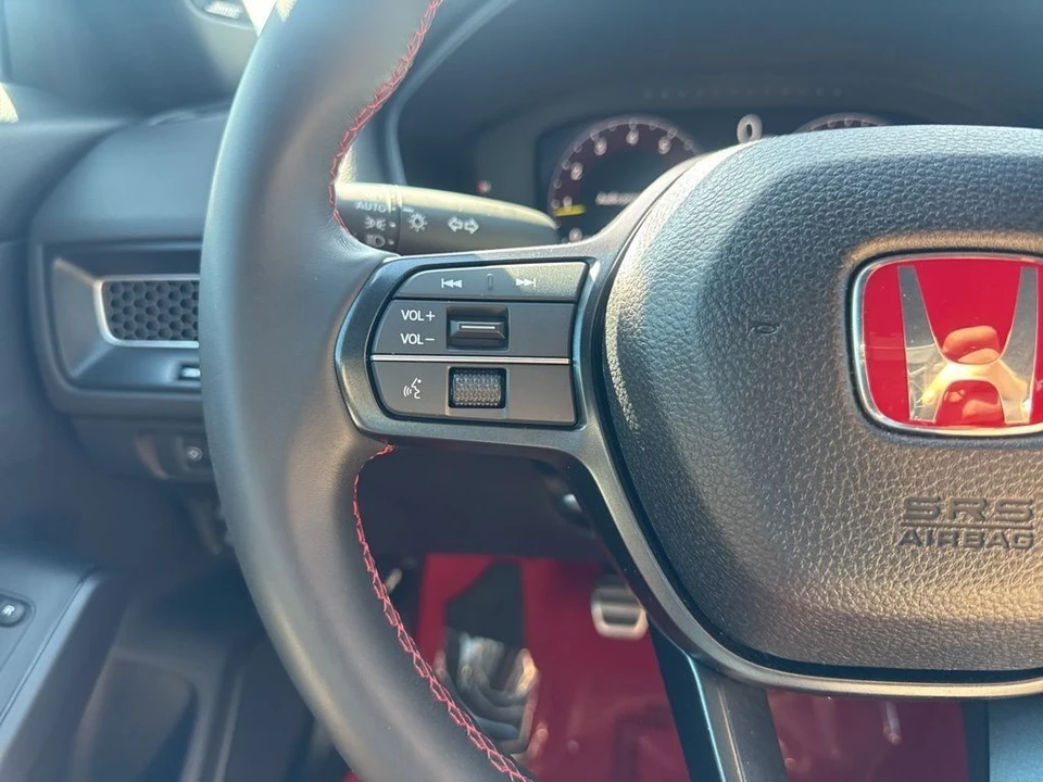 2025 Honda Civic 11th Gen - Image 13 of 31