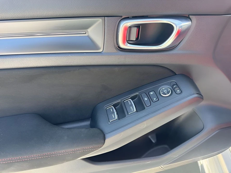 2025 Honda Civic 11th Gen - Image 24 of 31