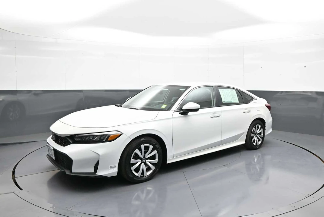 2025 Honda Civic 11th Gen - Image 10 of 31