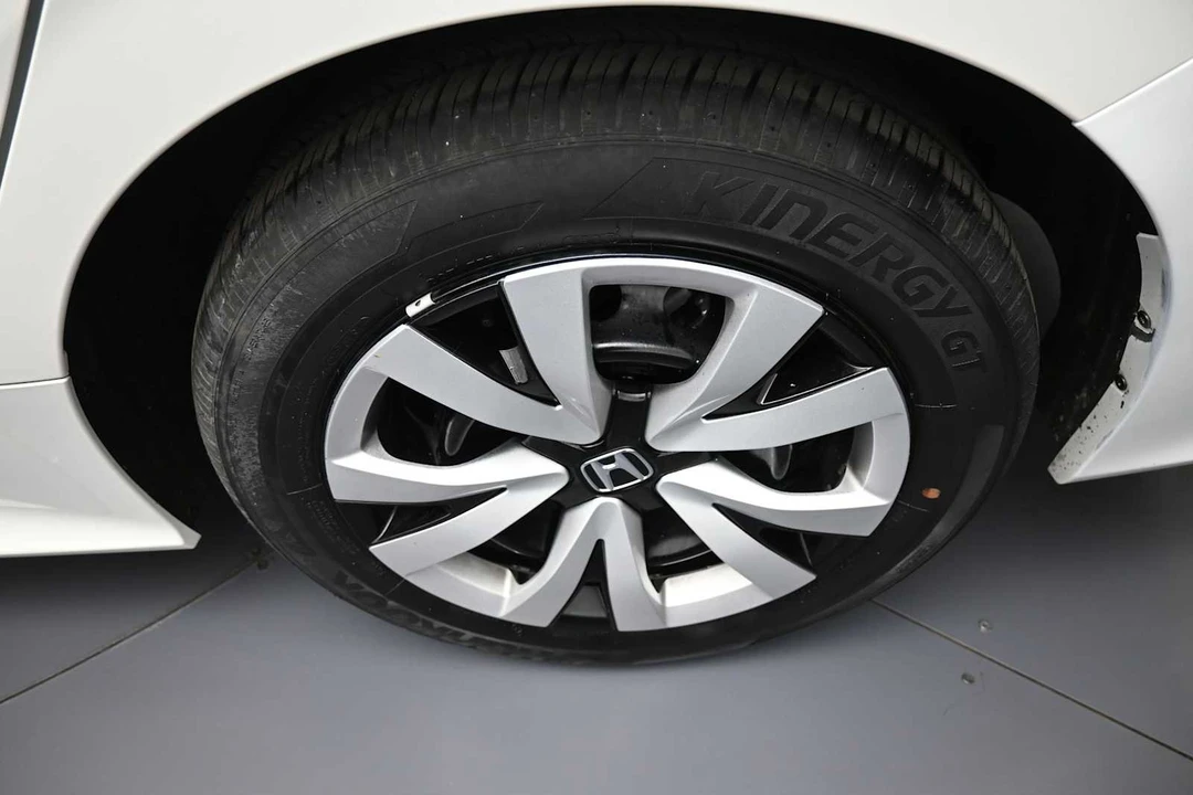 2025 Honda Civic 11th Gen - Image 15 of 31