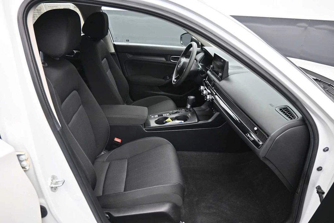 2025 Honda Civic 11th Gen - Image 23 of 31