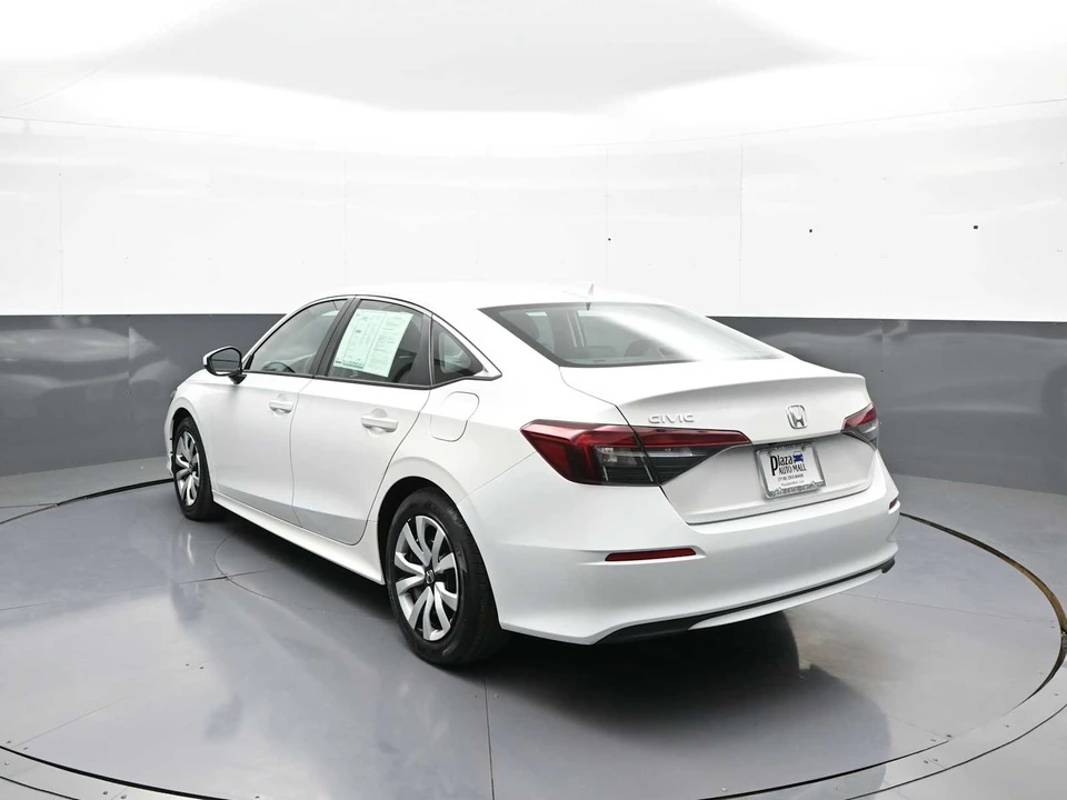 2025 Honda Civic 11th Gen - Image 8 of 31