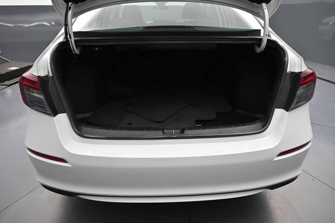 2025 Honda Civic 11th Gen - Image 21 of 31