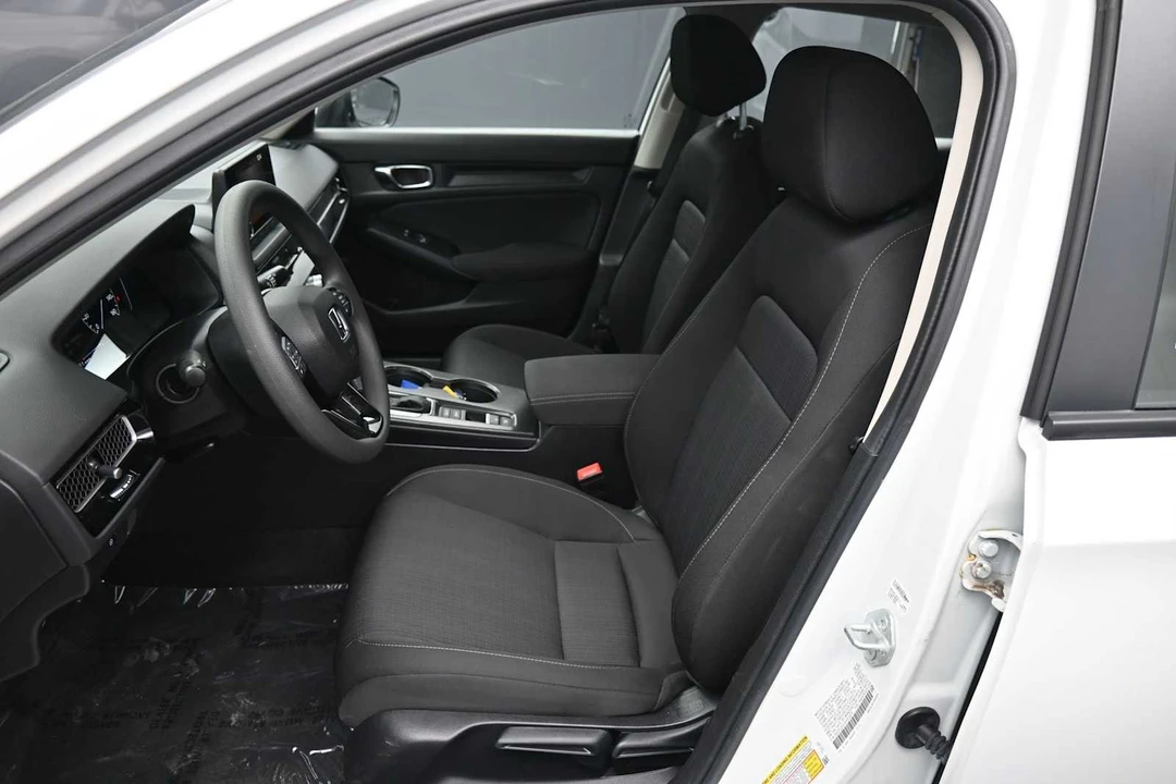 2025 Honda Civic 11th Gen - Image 18 of 31