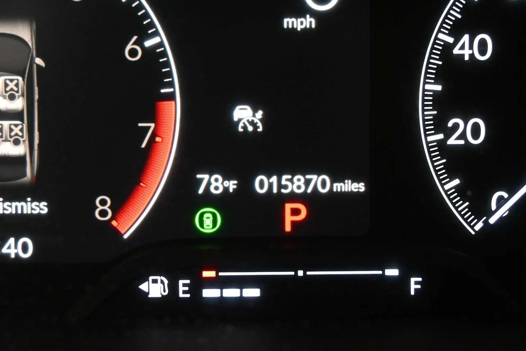 2025 Honda Civic 11th Gen - Image 16 of 31