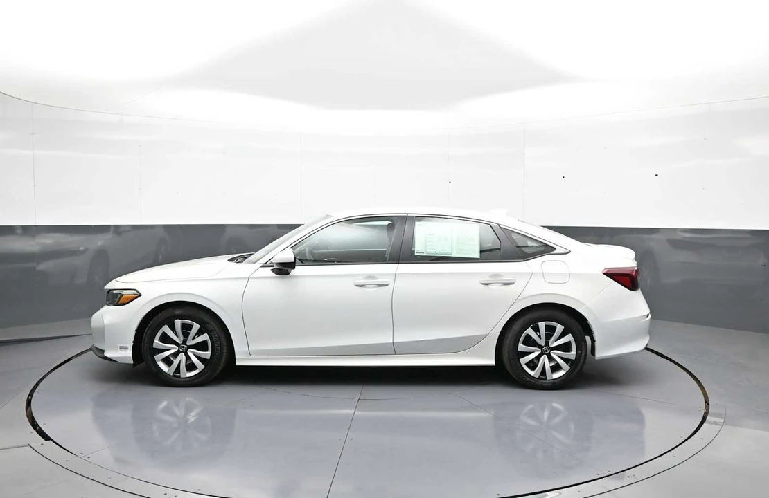 2025 Honda Civic 11th Gen - Image 9 of 31