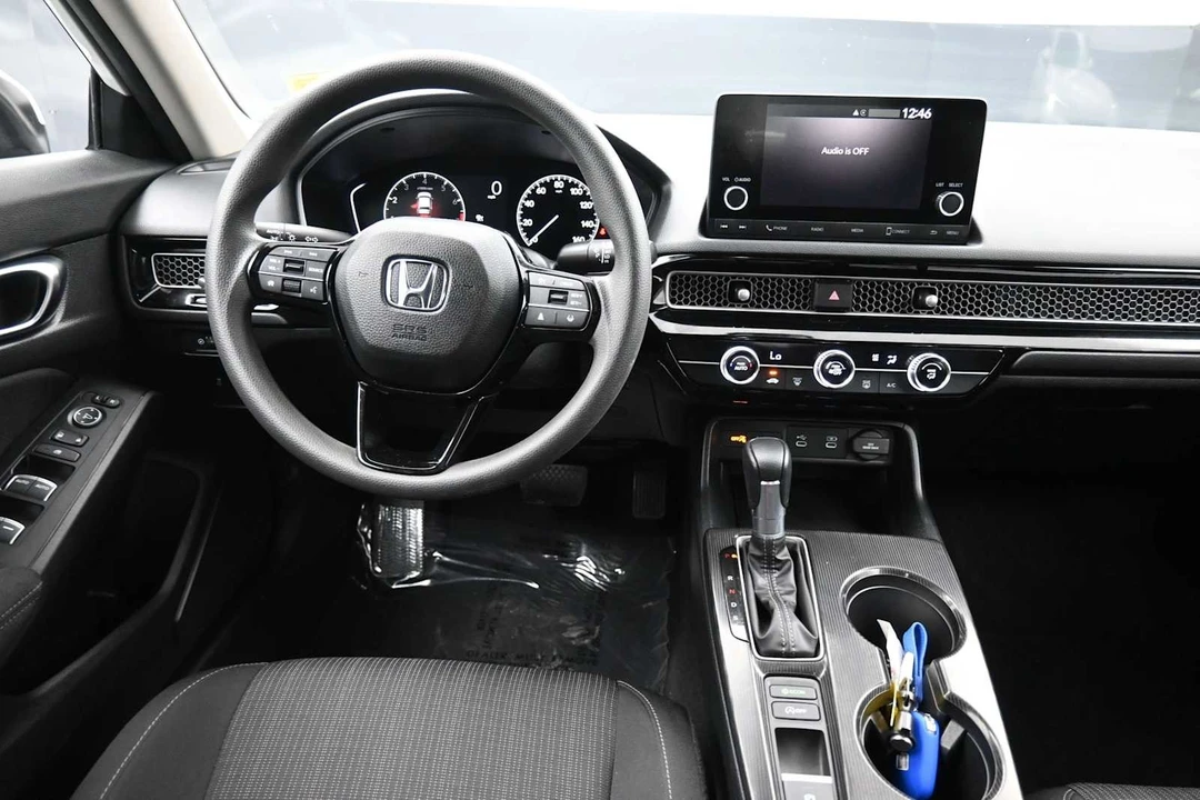 2025 Honda Civic 11th Gen - Image 19 of 31
