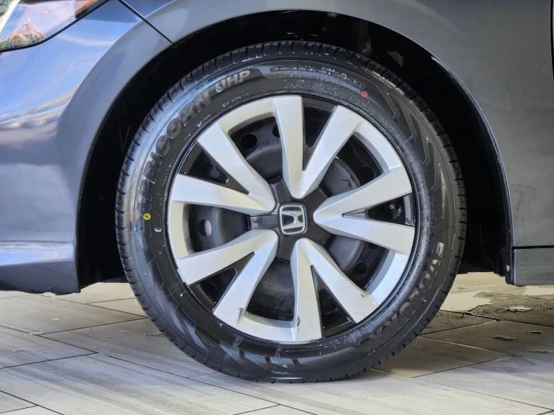 2025 Honda Civic 11th Gen - Image 9 of 12