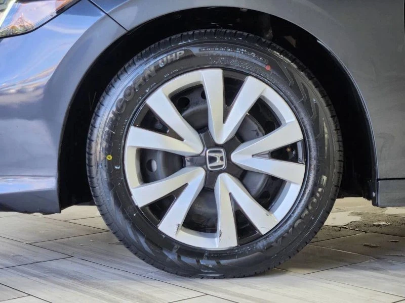 2025 Honda Civic 11th Gen - Image 10 of 12
