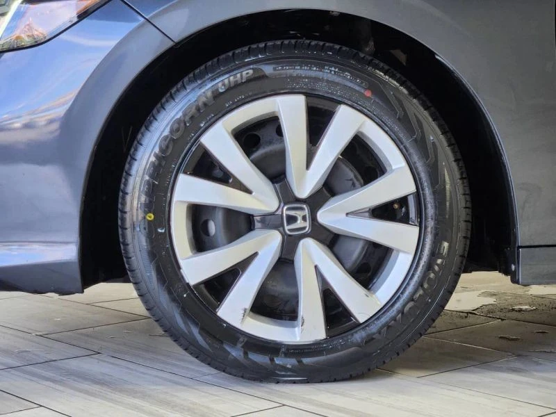 2025 Honda Civic 11th Gen - Image 10 of 12