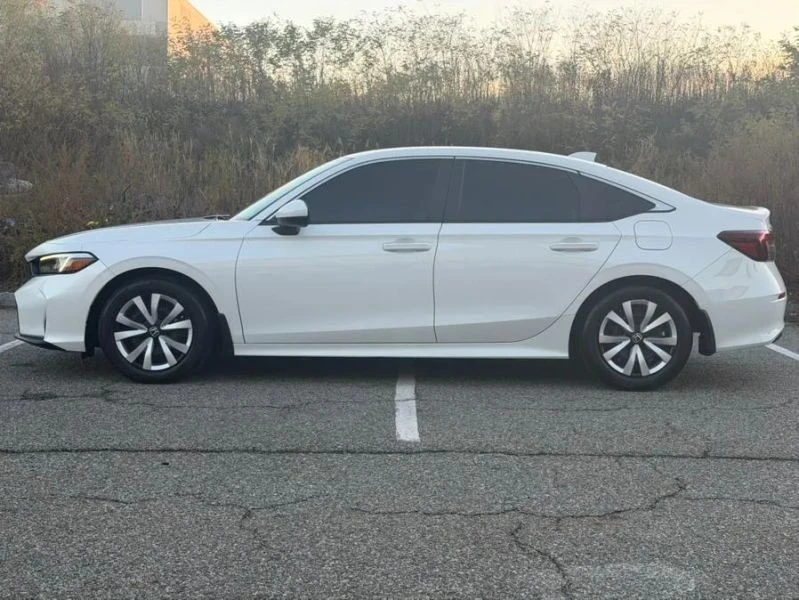 2025 Honda Civic 11th Gen - Image 5 of 12
