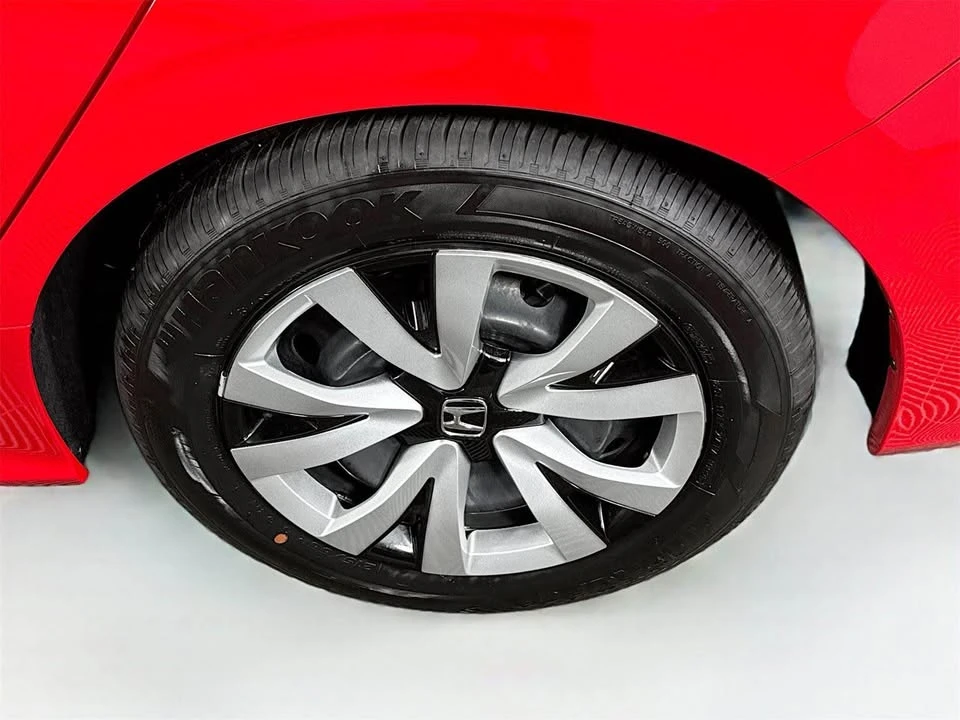 2025 Honda Civic 11th Gen - Image 13 of 18