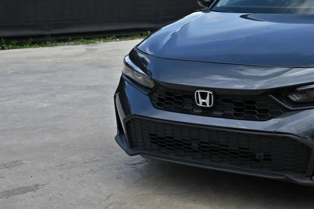 2025 Honda Civic 11th Gen - Image 8 of 17