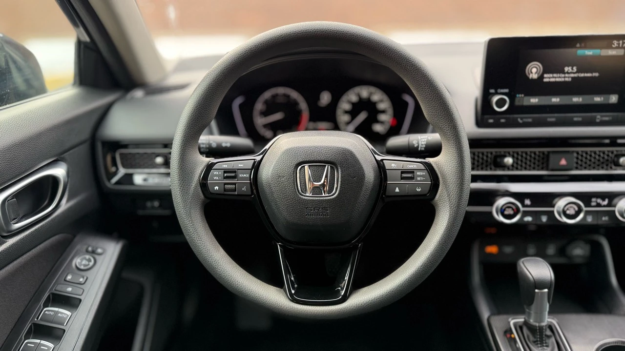 2025 Honda Civic 11th Gen - Image 14 of 21