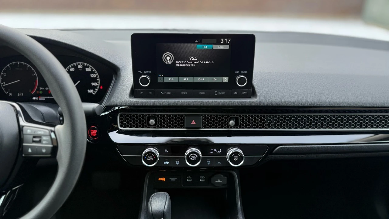 2025 Honda Civic 11th Gen - Image 17 of 21