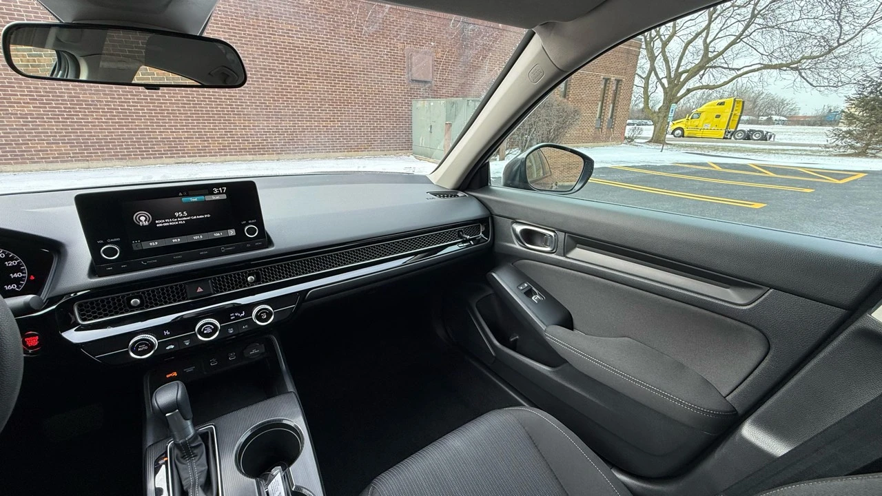 2025 Honda Civic 11th Gen - Image 19 of 21