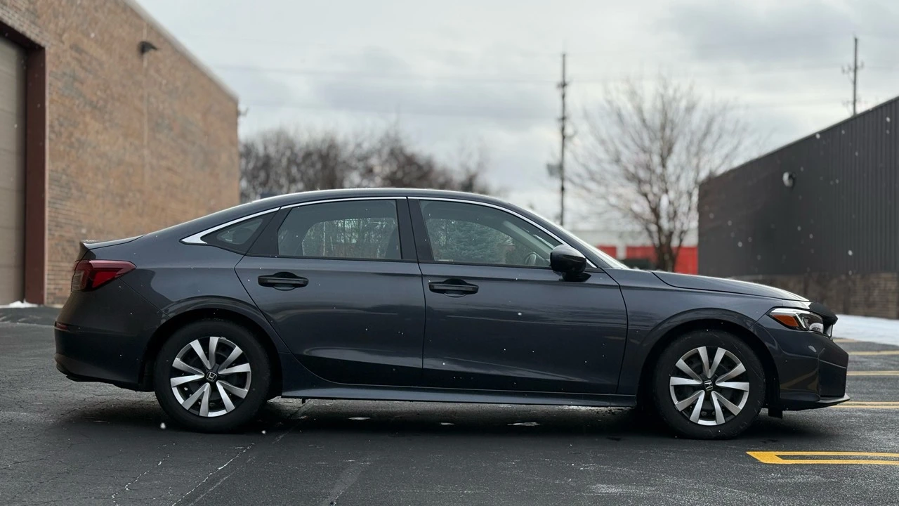 2025 Honda Civic 11th Gen - Image 8 of 21