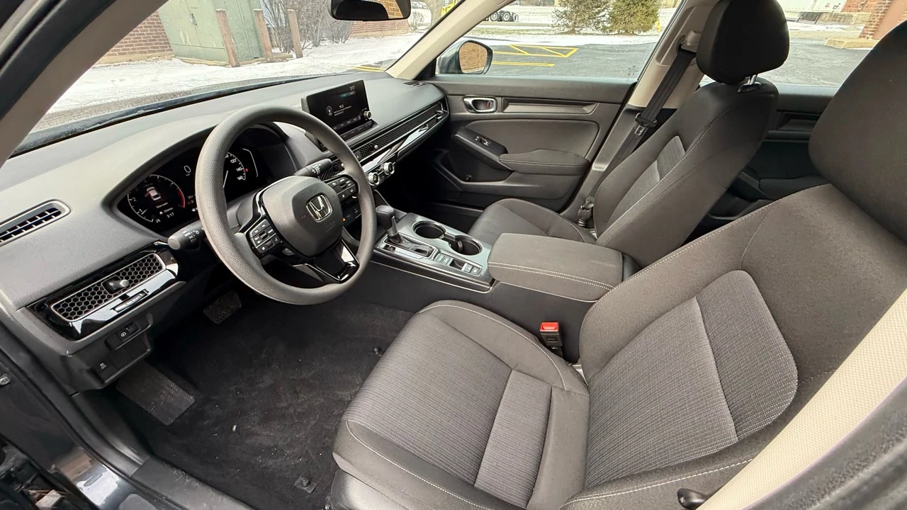2025 Honda Civic 11th Gen - Image 9 of 21