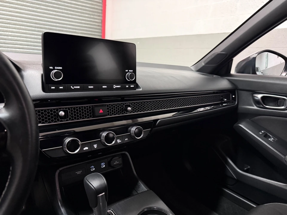 2025 Honda Civic 11th Gen - Image 10 of 15