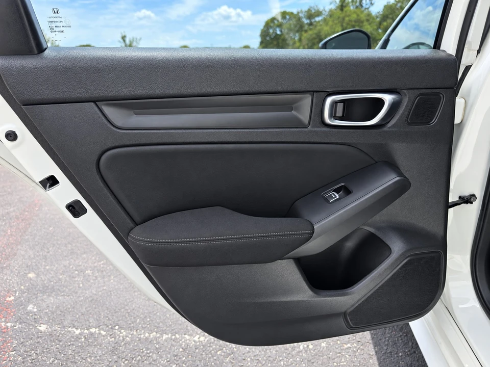 2025 Honda Civic 11th Gen - Image 18 of 29