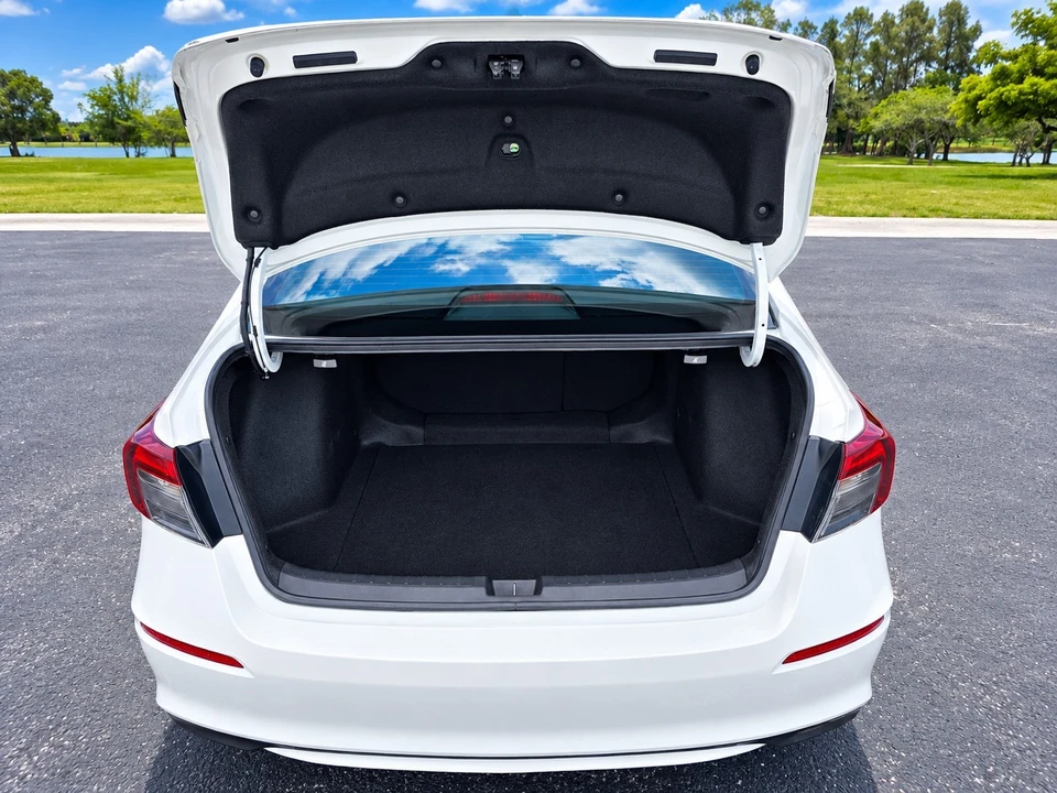 2025 Honda Civic 11th Gen - Image 26 of 29
