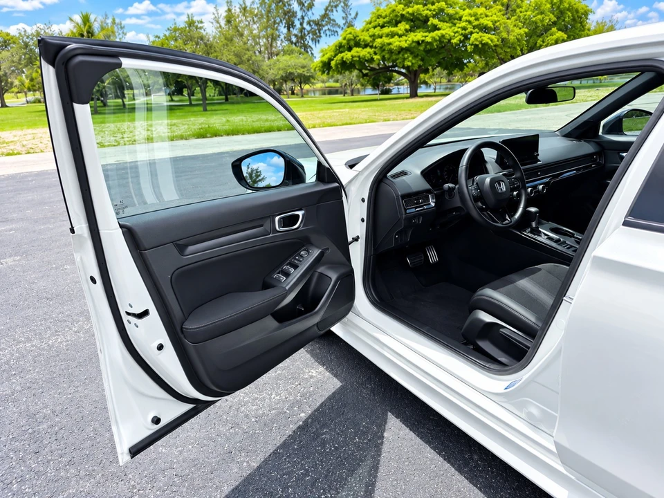 2025 Honda Civic 11th Gen - Image 20 of 29