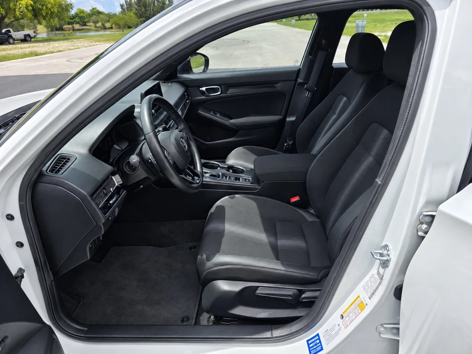 2025 Honda Civic 11th Gen - Image 14 of 29
