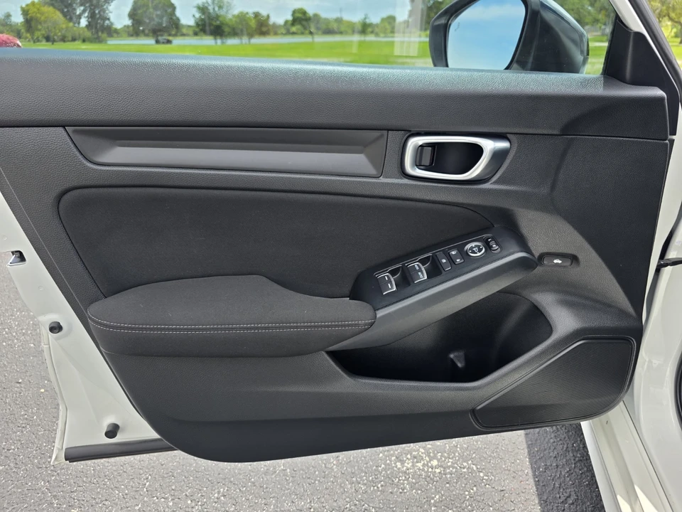 2025 Honda Civic 11th Gen - Image 17 of 29
