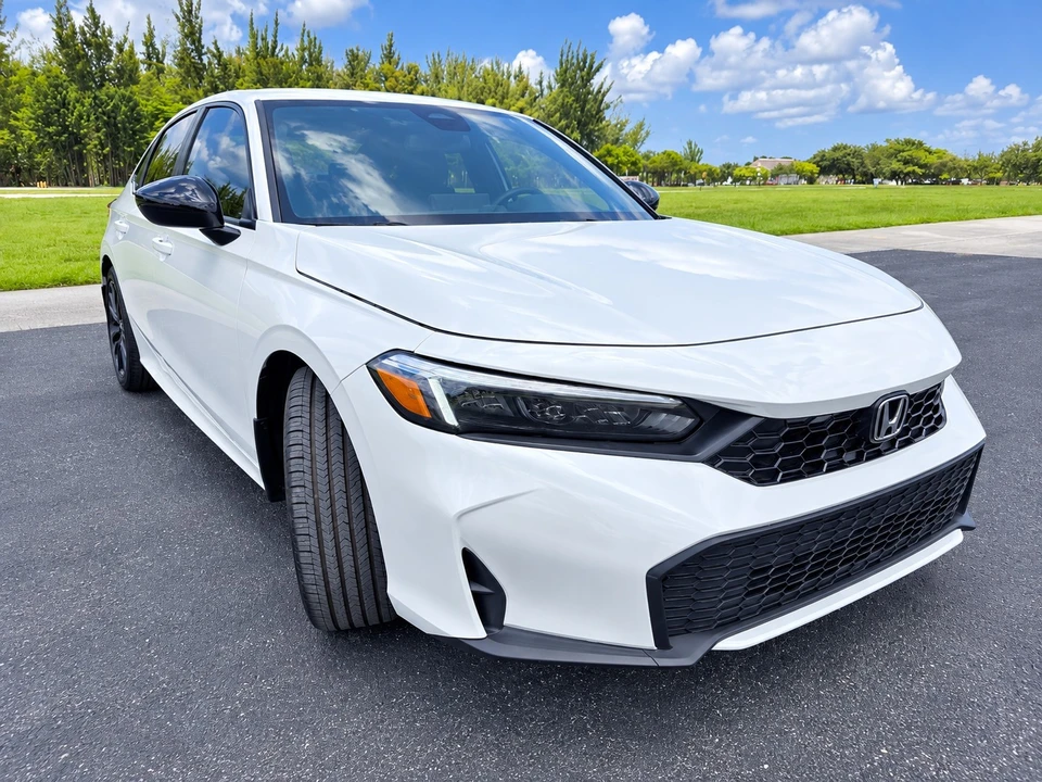 2025 Honda Civic 11th Gen - Image 23 of 29