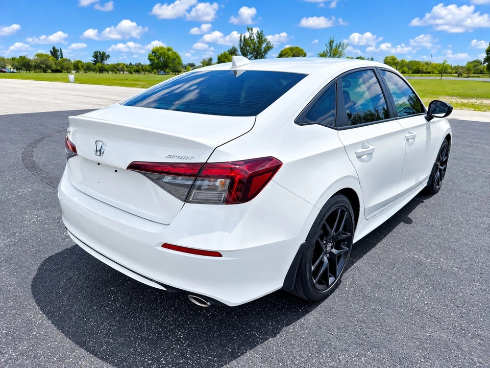 2025 Honda Civic 11th Gen - Image 9 of 29