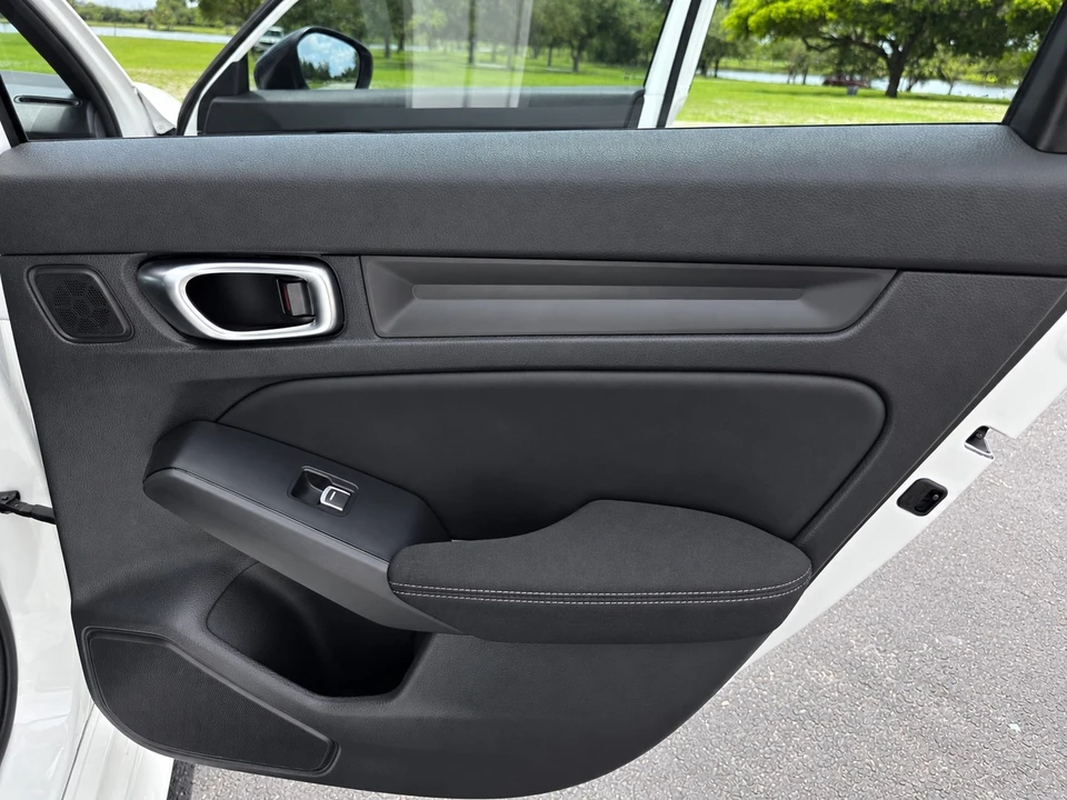 2025 Honda Civic 11th Gen - Image 16 of 29