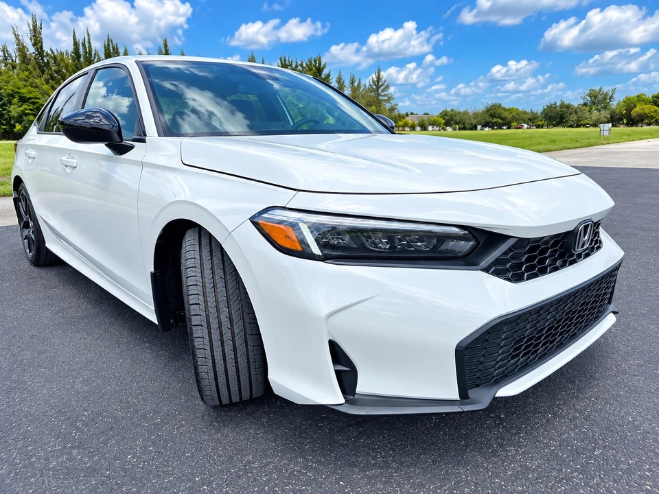 2025 Honda Civic 11th Gen - Image 4 of 29