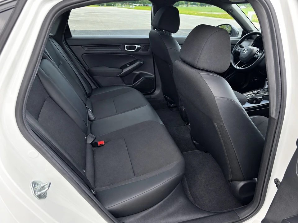 2025 Honda Civic 11th Gen - Image 12 of 29