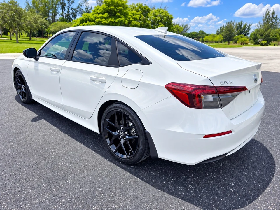 2025 Honda Civic 11th Gen - Image 10 of 29