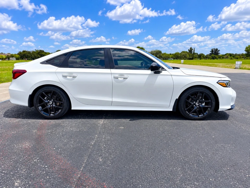 2025 Honda Civic 11th Gen - Image 7 of 29