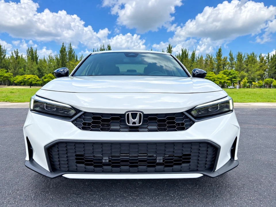 2025 Honda Civic 11th Gen - Image 6 of 29
