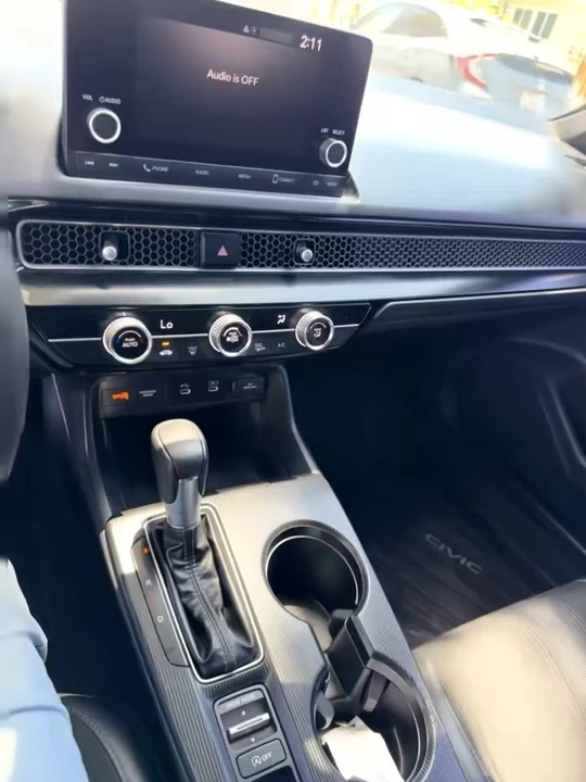 2025 Honda Civic 11th Gen - Image 10 of 13