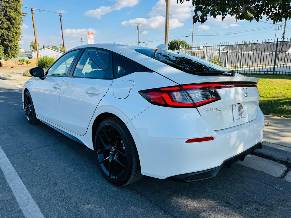 2025 Honda Civic 11th Gen - Image 6 of 10