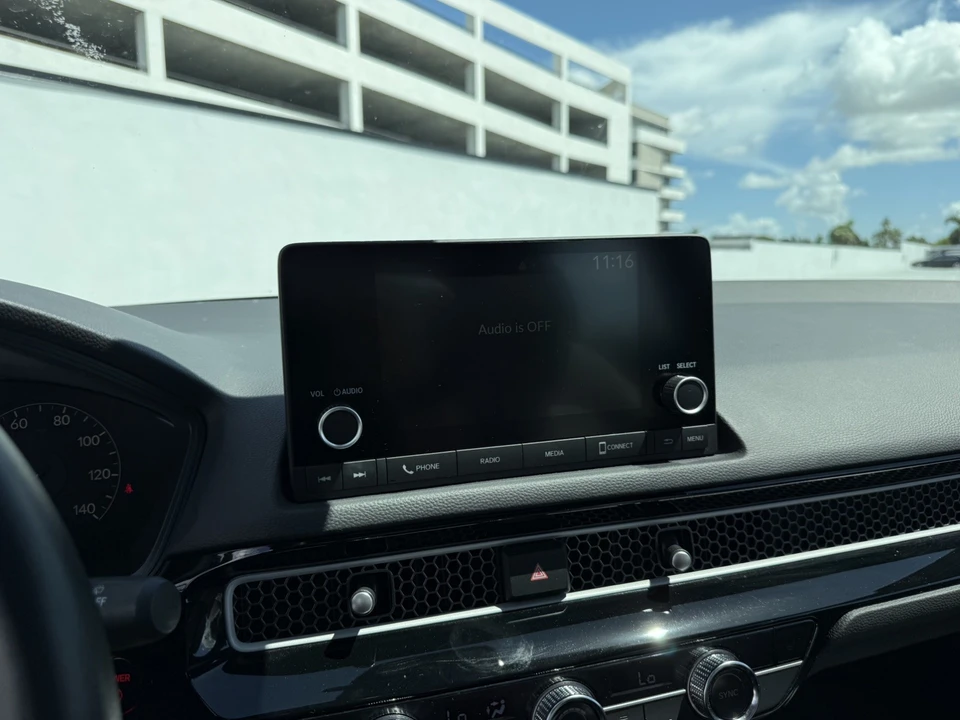 2025 Honda Civic 11th Gen - Image 18 of 30