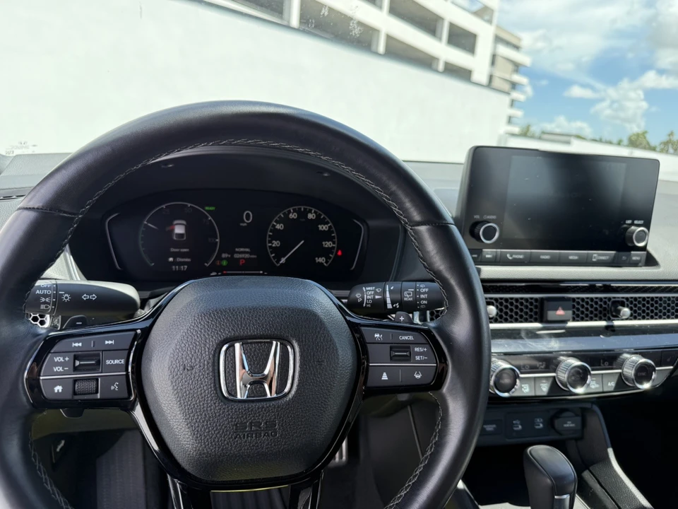 2025 Honda Civic 11th Gen - Image 12 of 30